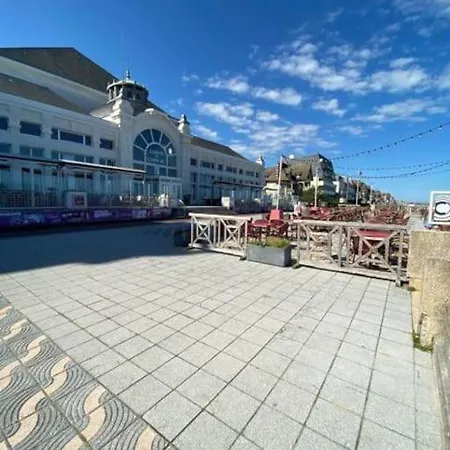 En Bord De Cabourg